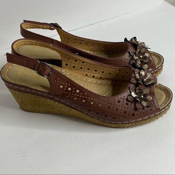 Alexis Leroy | Wedges  - Picture 4 of 7